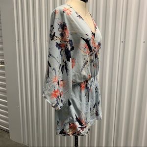 Lulu’s Pale Blue Floral Shorts Romper, Sz L